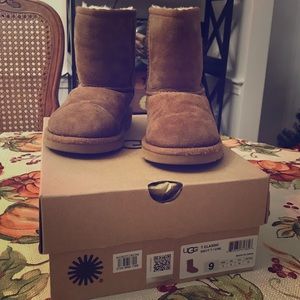 UGG T Classic 5251T / T Chestnut Short